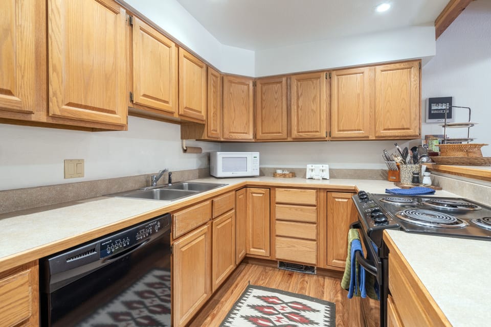 Condo, 2 Bedrooms | Private kitchen | Fridge, oven, coffee/tea maker, toaster