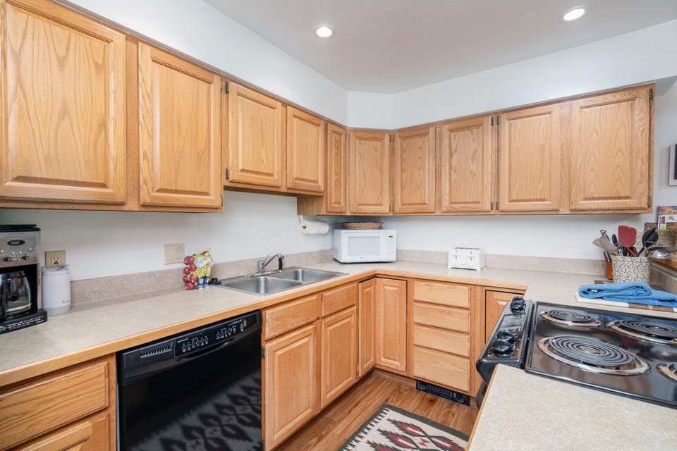 Condo, 2 Bedrooms | Private kitchen | Fridge, oven, coffee/tea maker, toaster