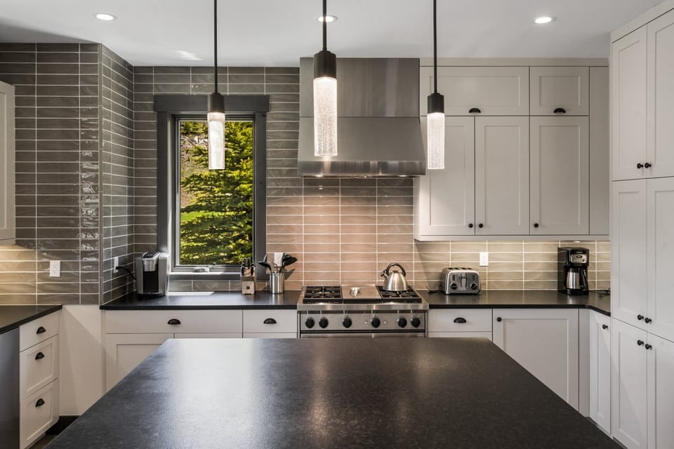 Kitchen (main floor)