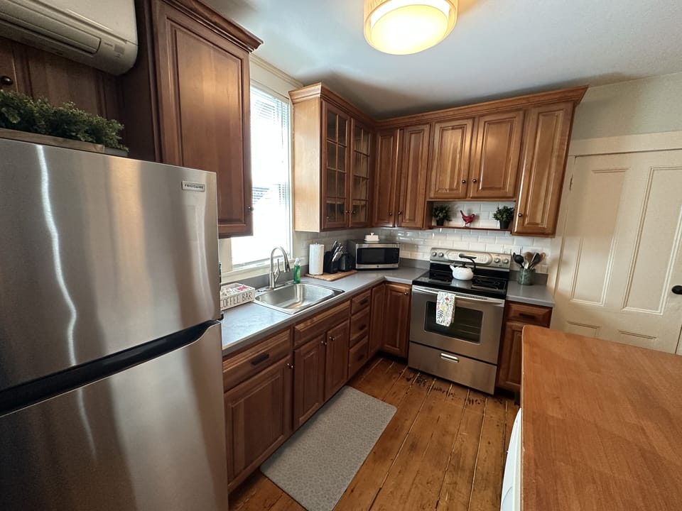 Apartment, 1 Bedroom | Private kitchen | Fridge, oven, coffee/tea maker, toaster