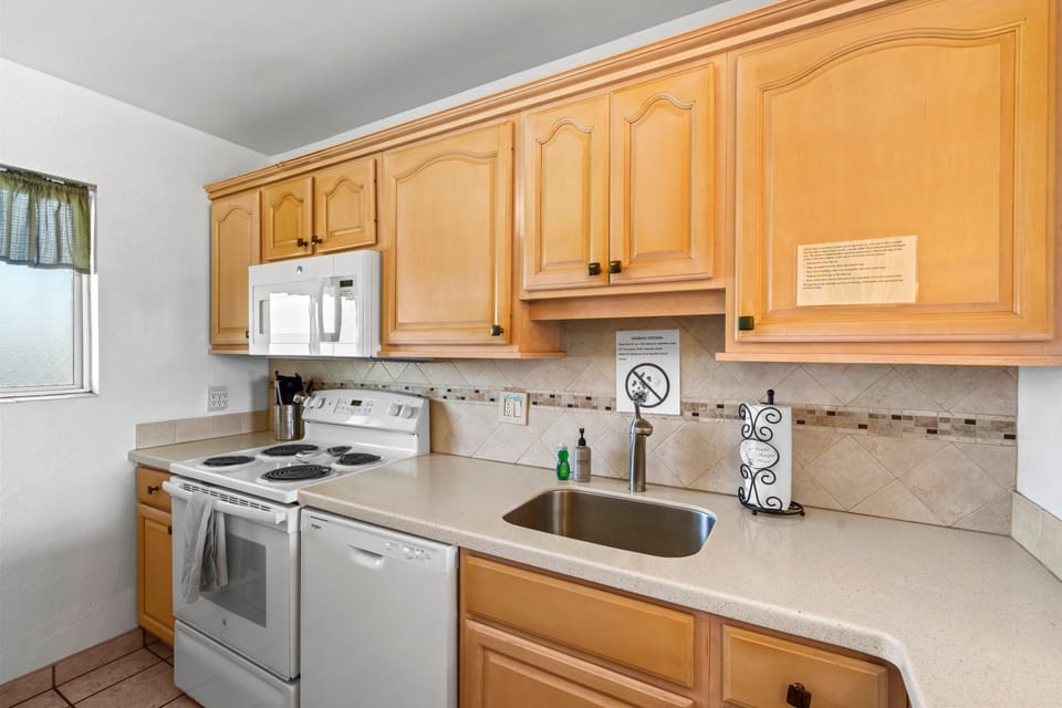 Condo, 2 Bedrooms | Private kitchen | Coffee/tea maker, fridge, oven, toaster