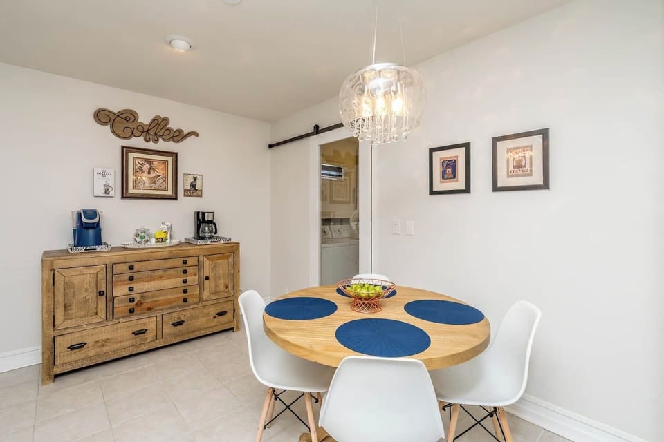 Enjoy a leisurely breakfast at the coffee bar.