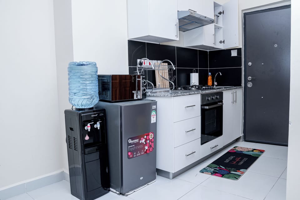 Studio, Lanai, Courtyard View | Private kitchenette | Electric kettle