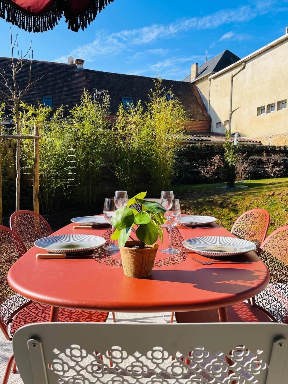 Outdoor dining