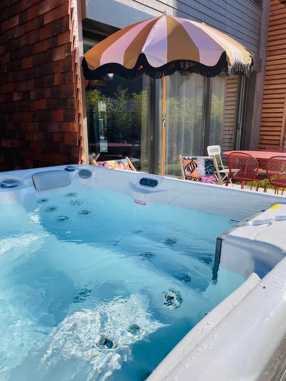 Outdoor spa tub