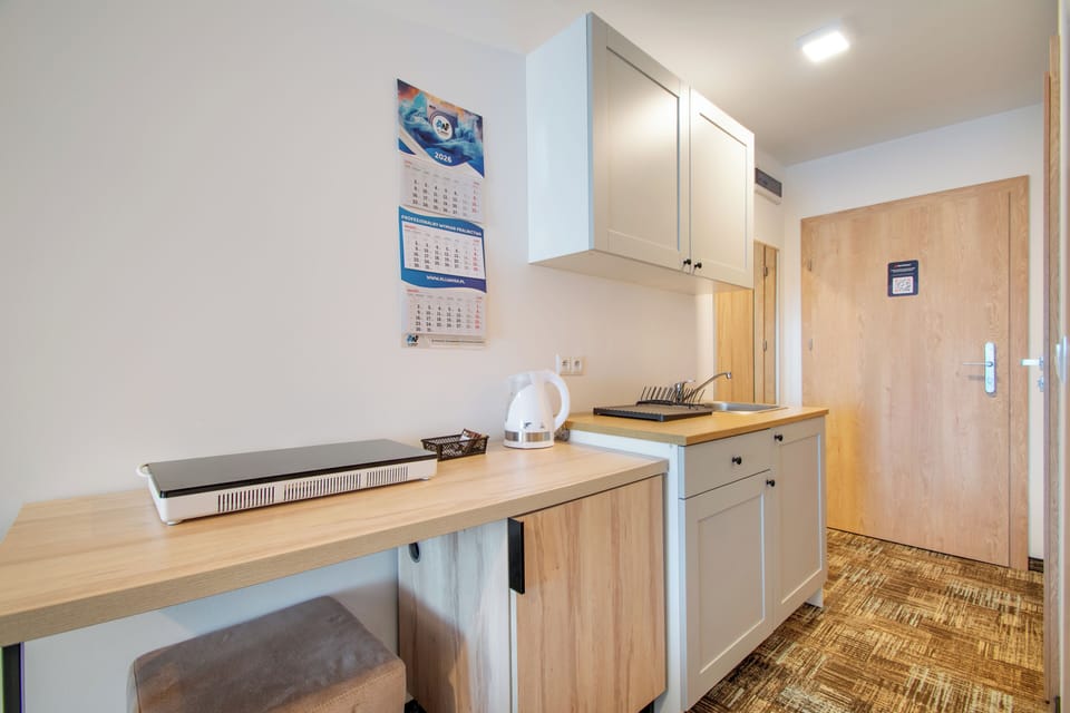 Studio Suite, Balcony | Private kitchen