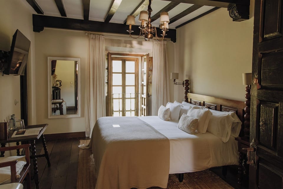 Superior Double Room | Minibar, iron/ironing board, free WiFi, bed sheets