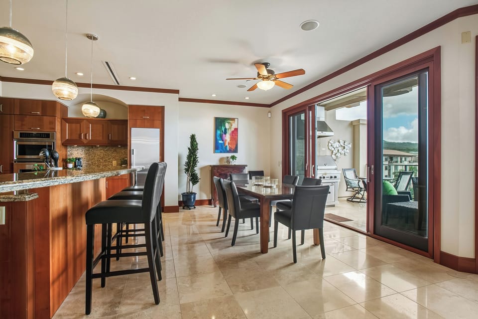 Dining with natural light and effortless island style
