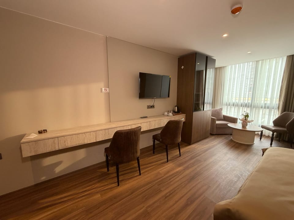 Luxury Double Room, 1 Bedroom, City View | Desk, laptop workspace, free WiFi