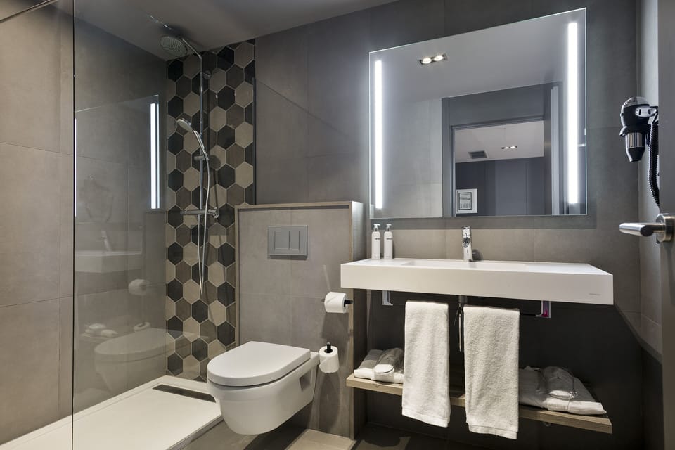 Shower, free toiletries, hair dryer, bathrobes