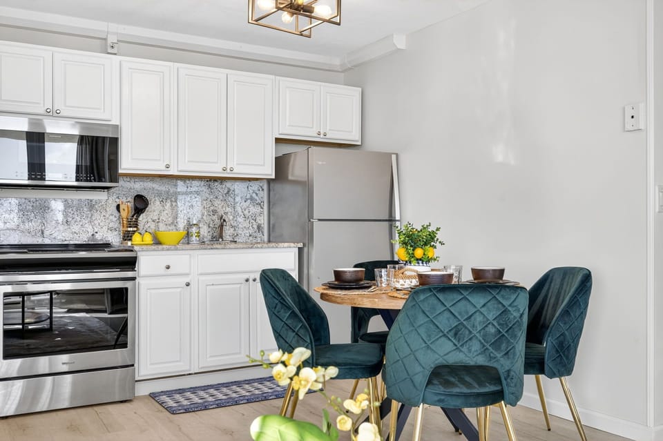 Contemporary Kitchen Designed for Convenience and Style