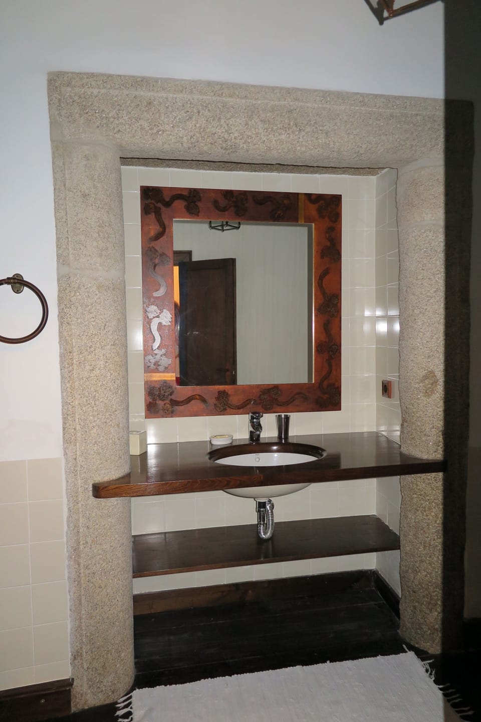 Bathroom sink
