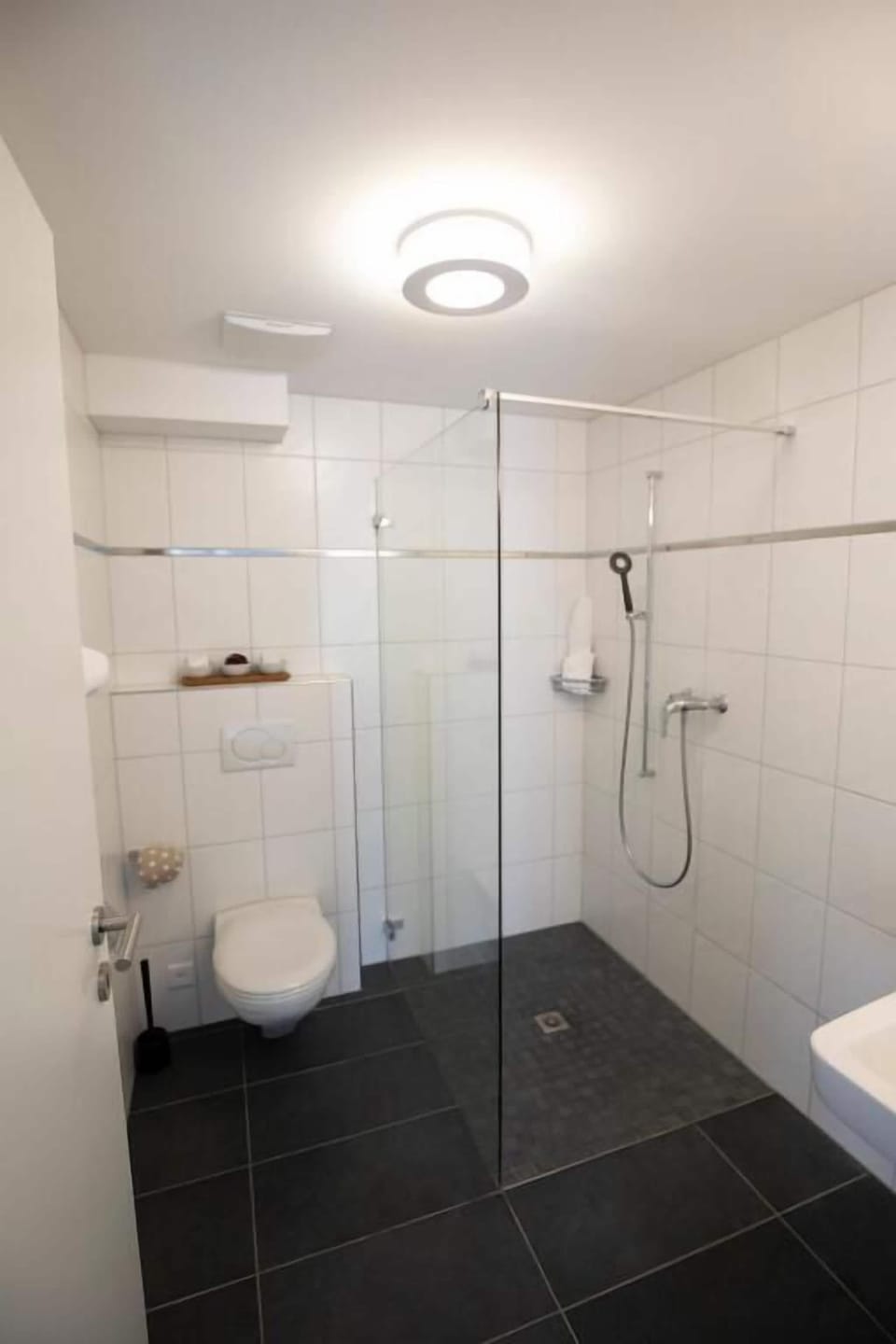 Classic Single Room, Non Smoking, Private Bathroom | Bathroom | Shower, hair dryer, towels, soap