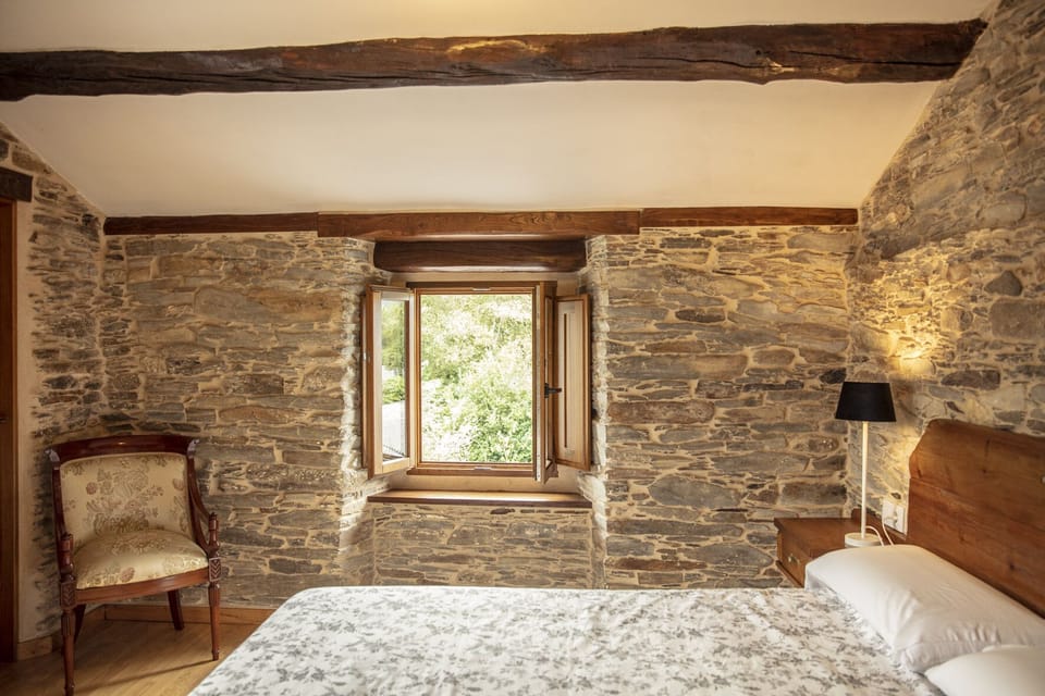 House | Desk, blackout drapes, free WiFi, bed sheets