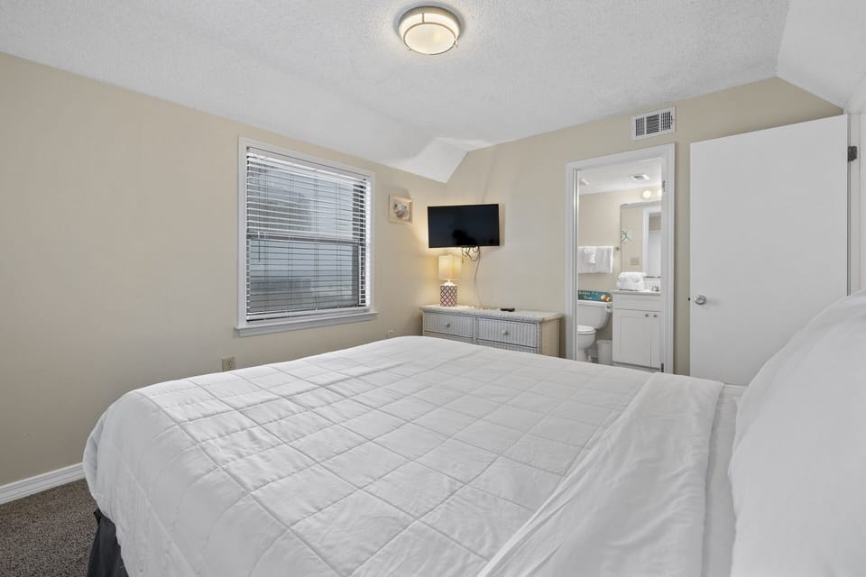 Guest bedroom 2