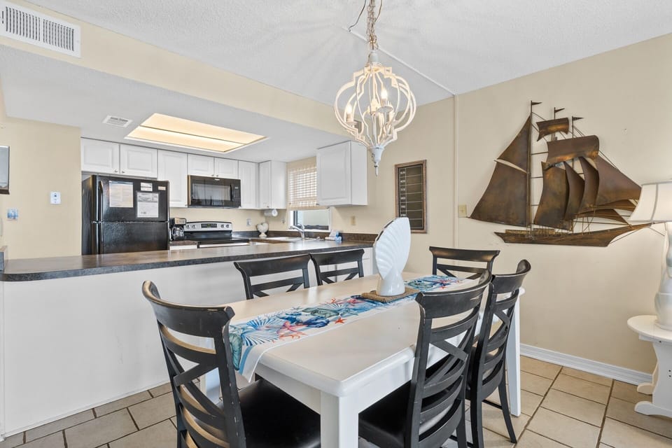 Seating for six at the dining table