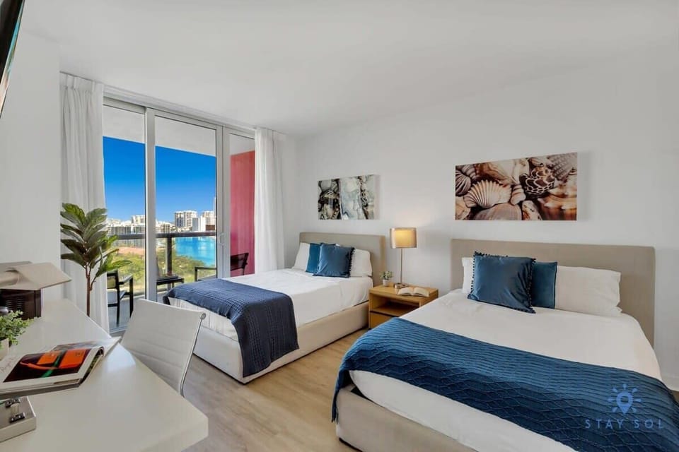 2 Double beds 