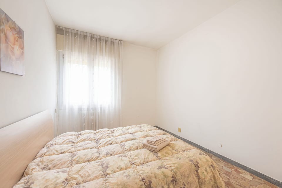 Apartment | Soundproofing, bed sheets