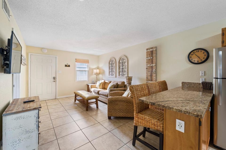 Condo, 2 Queen Beds (Sunrise Village 111) | Living area
