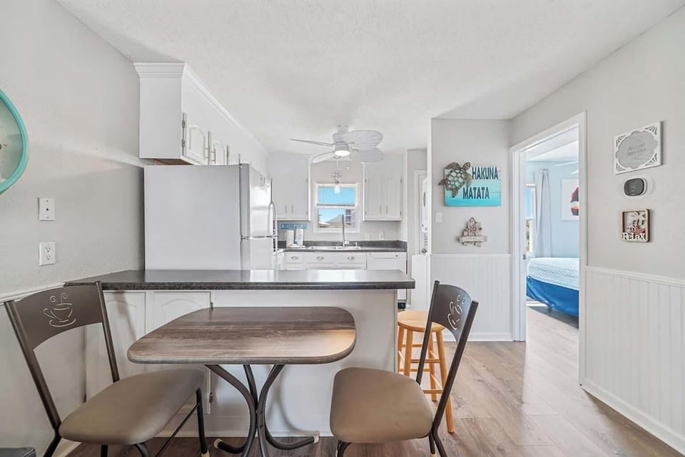 Condo, 2 Queen Beds (Sunrise Village 105) | Dining