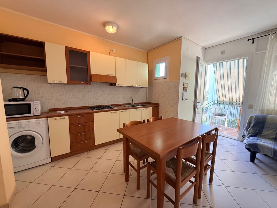 Apartment, 2 Bedrooms, Balcony, Garden View | Interior