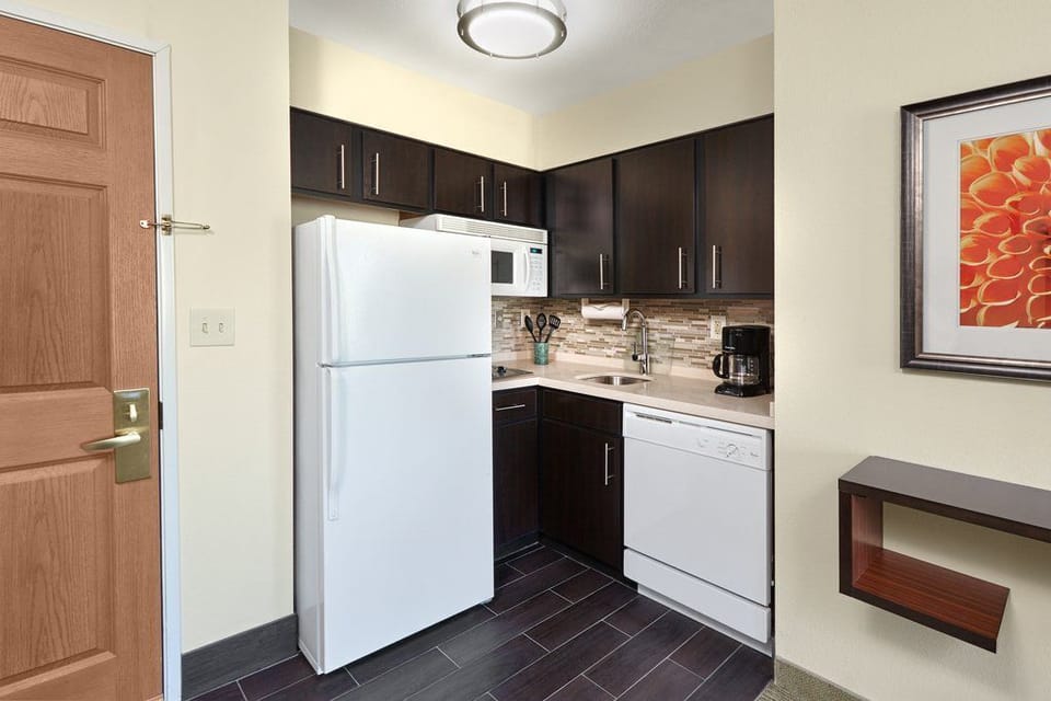 Cook up a storm in this fully-equipped kitchen, complete with modern appliances.