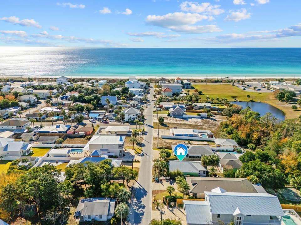 Only 1.5 blocks from the beautiful gulf!