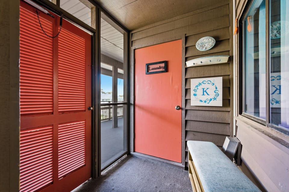 Entry way with laundry access