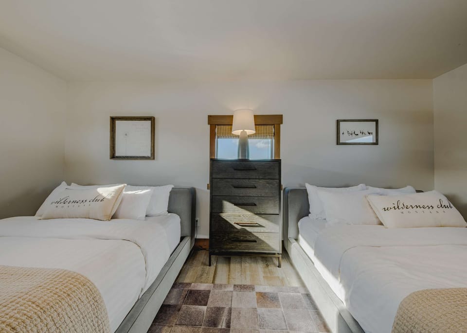 Loft with 2 full beds 
