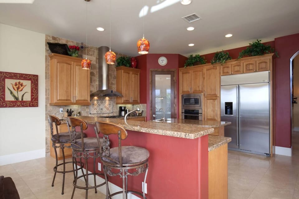 Barstool chairs & high ceiling