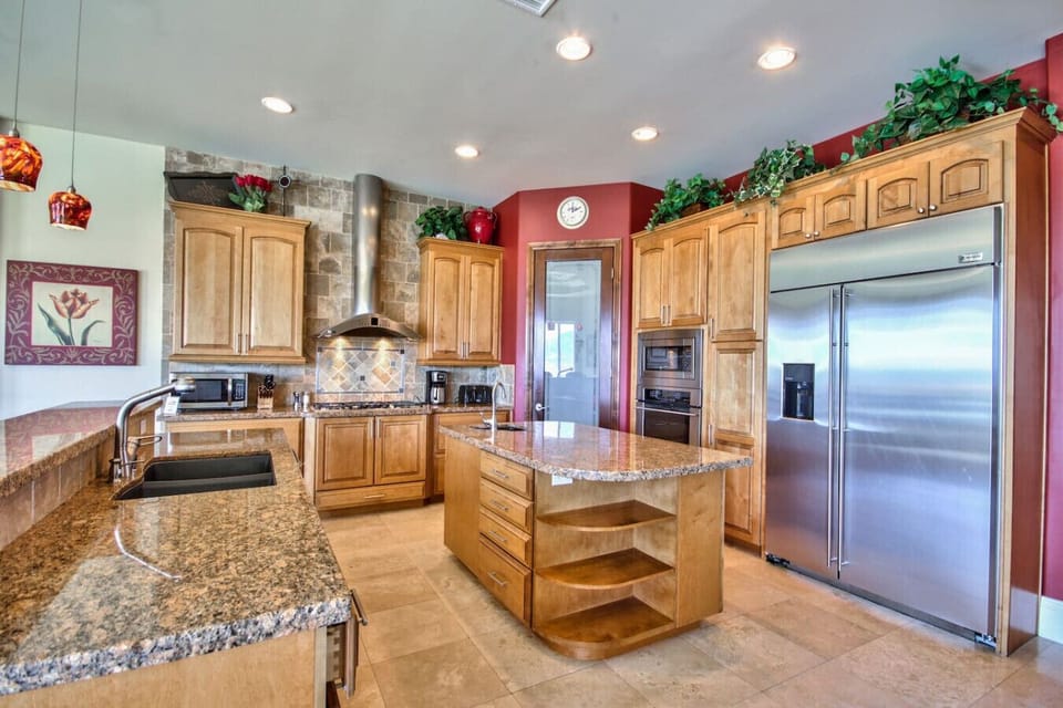 Large kitchen with Island