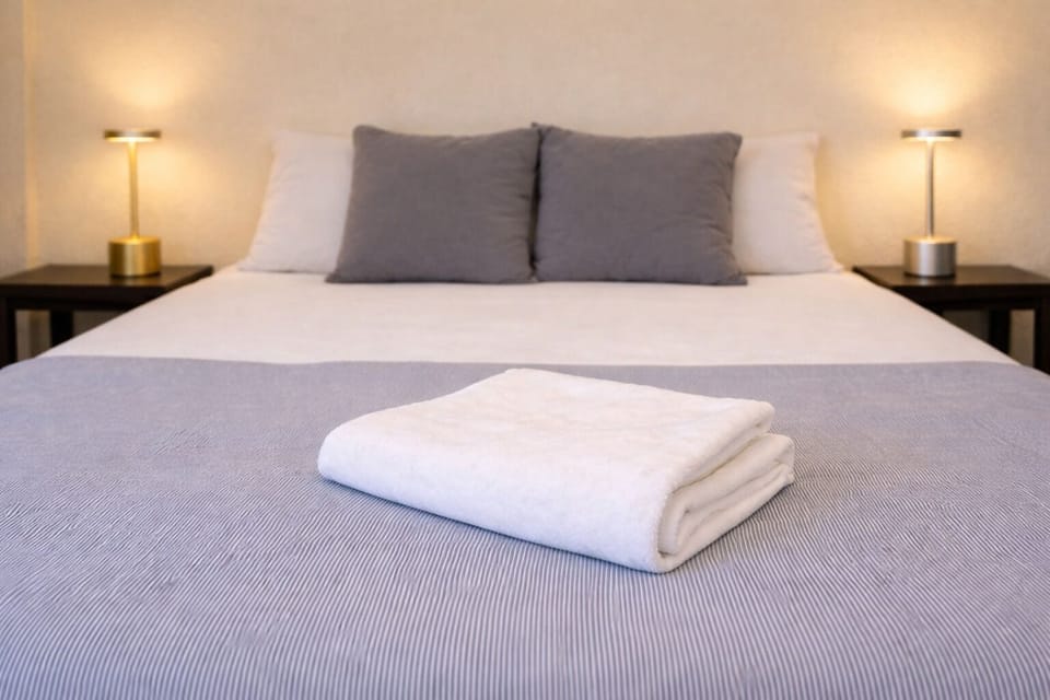 Deluxe Room, Mountain View | Down comforters, laptop workspace, bed sheets