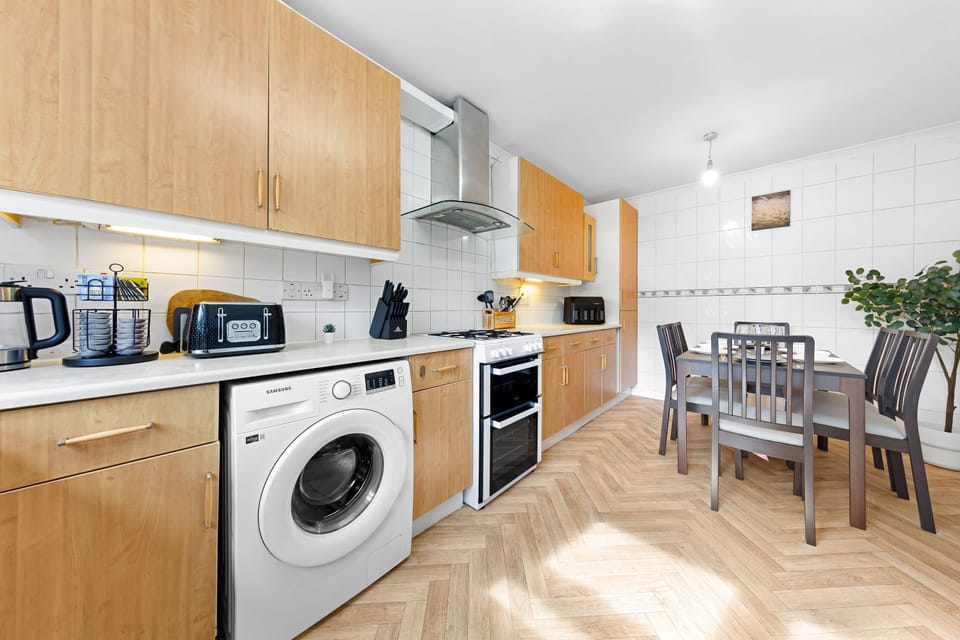 House | 3 bedrooms, desk, Internet