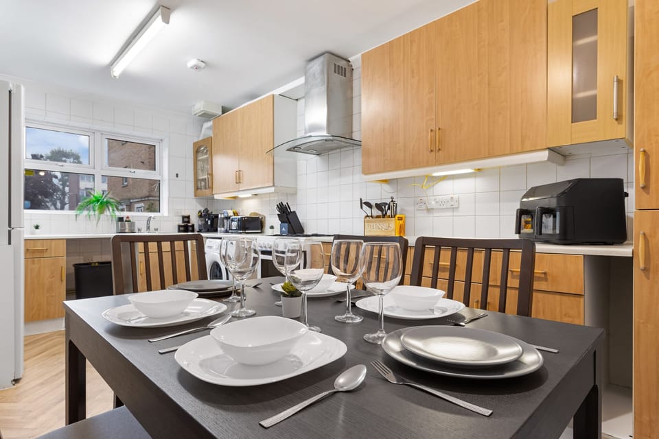 House | 3 bedrooms, desk, Internet