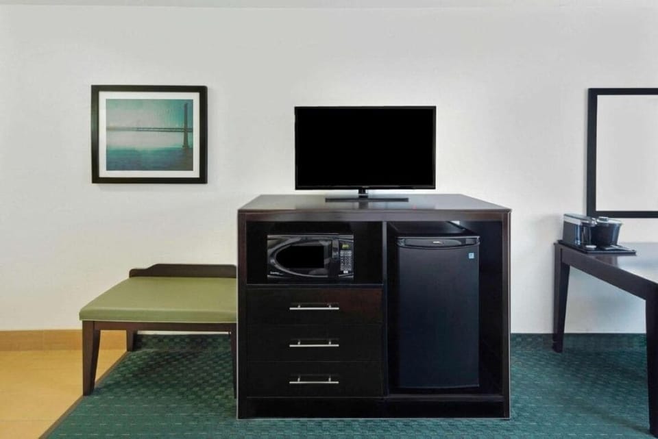 Standard Single Room, 1 King Bed, Accessible, Non Smoking | Interior