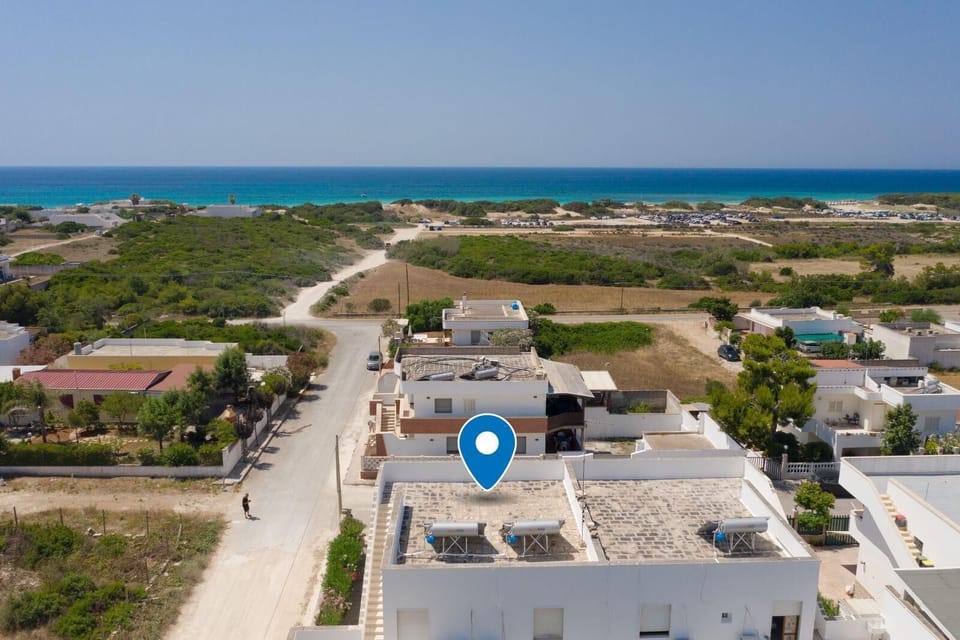 Beach nearby, white sand, sun loungers, beach bar