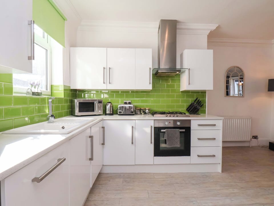 Dishwasher, cookware/dishes/utensils
