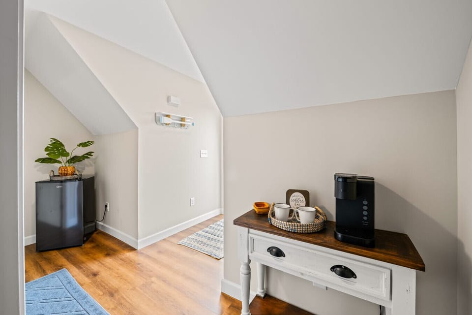 Foyer above garage