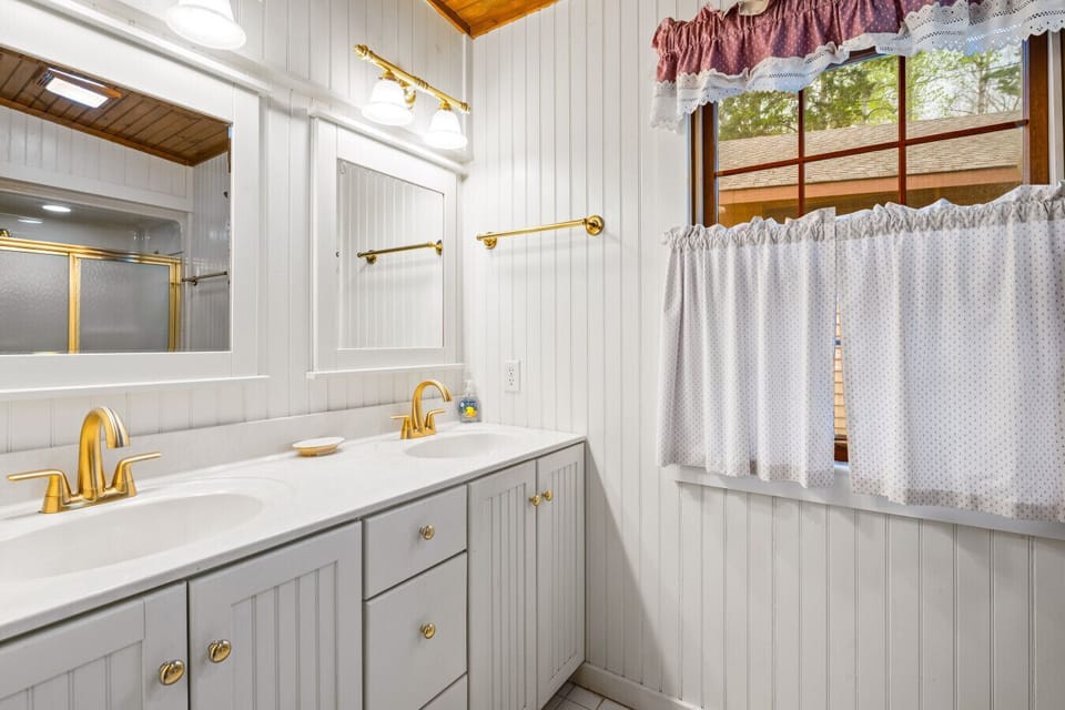 Bathroom 4