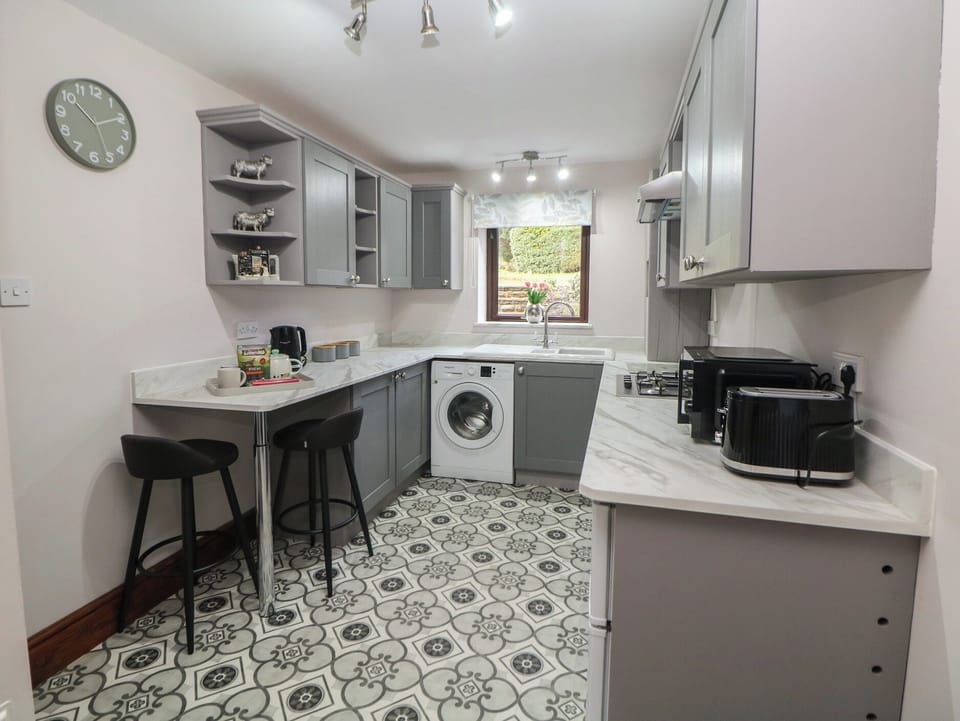 Dishwasher, cookware/dishes/utensils
