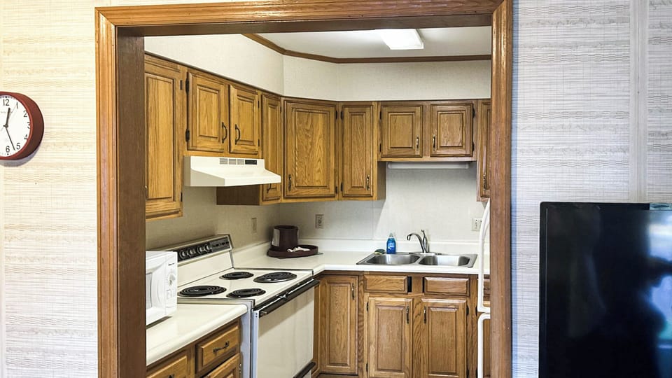 1 Apartment | 2 Bedrooms, Non-Smoking | Private kitchen | Microwave, coffee/tea maker