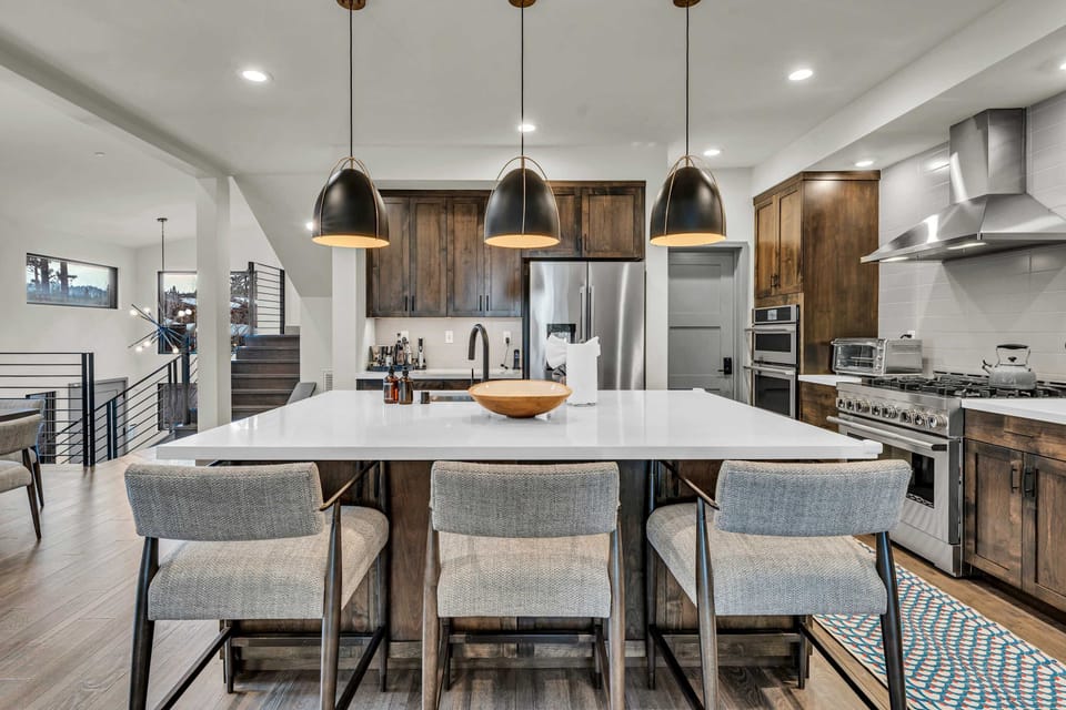 Kitchen: Drip coffee maker, air fryer, blender, kettle, tableware, main floor