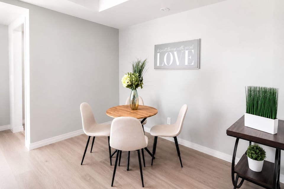 Dining/Coffee Area
