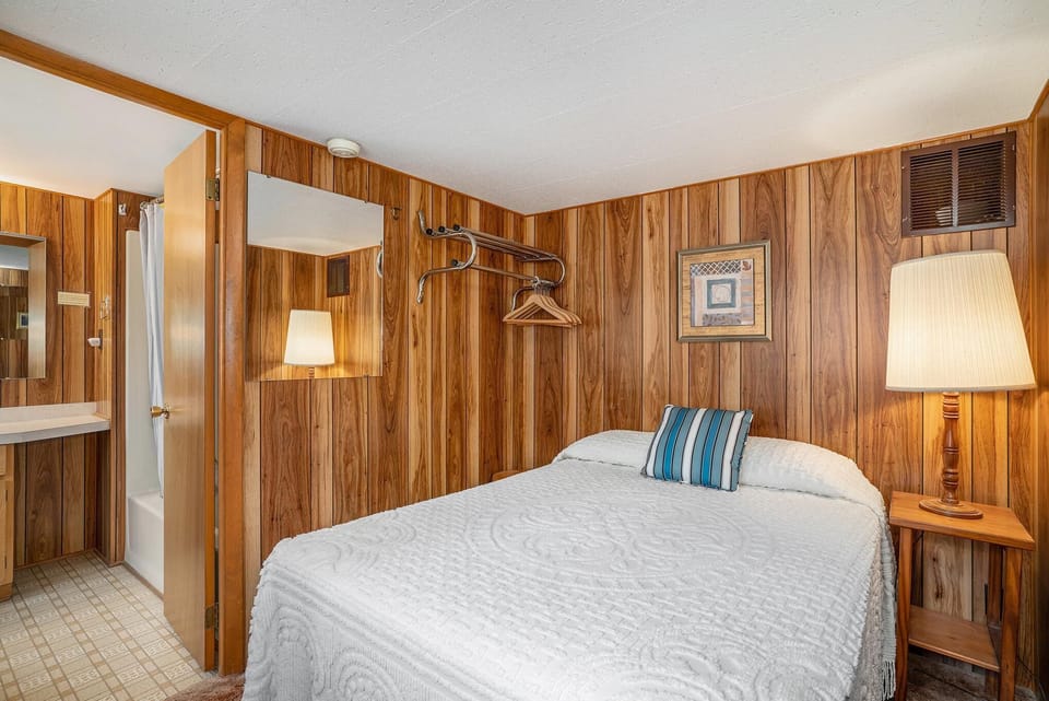 Queen bedroom