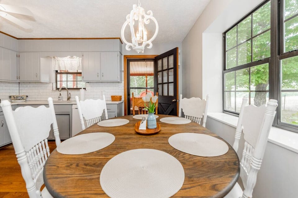 Dining Area: Bright and inviting space perfect for family meals and morning coffee with views!