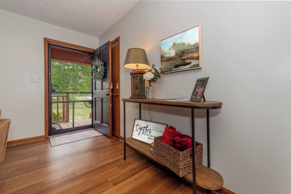 Entryway Charm: Inviting space with rustic decor and views that beckon you to explore!
