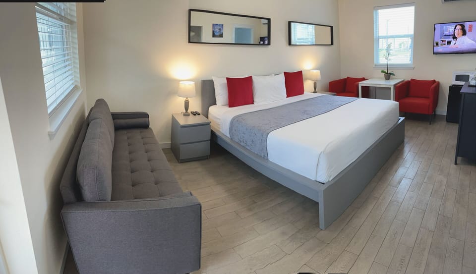 Standard Room, 1 King Bed | Select Comfort beds, iron/ironing board (on request), WiFi (free)