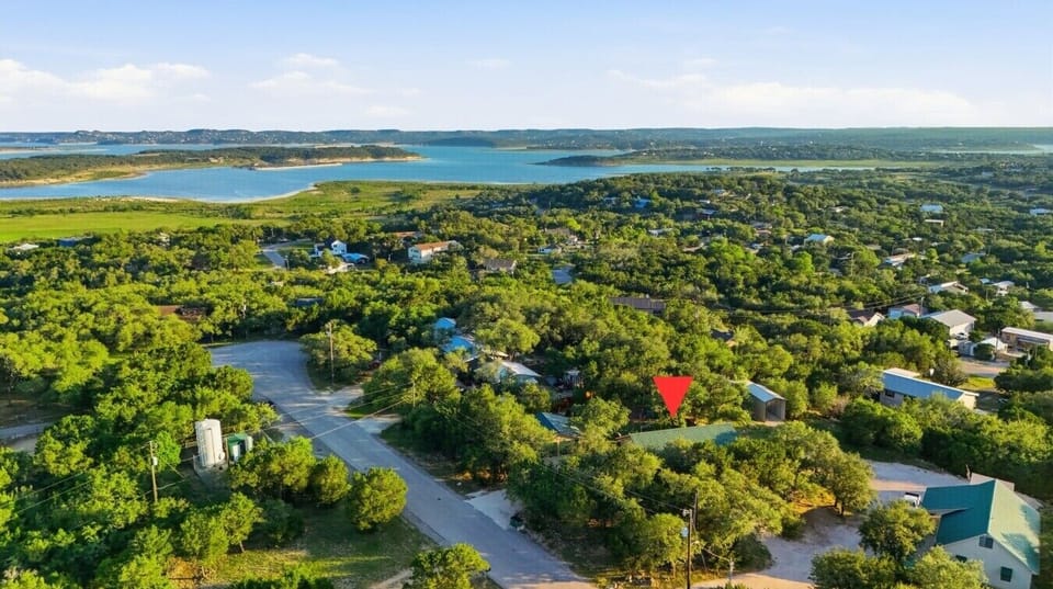Bird`s eye view of your Canyon Lake getaway