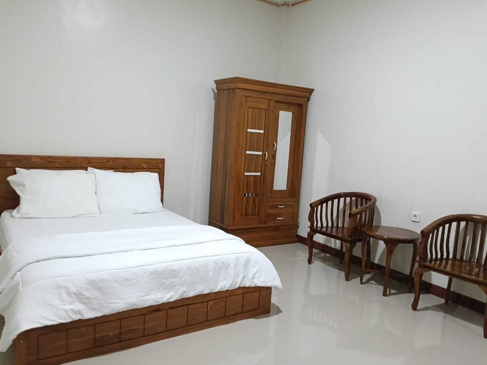 Deluxe Double Room, 1 Queen Bed, Patio | Desk, laptop workspace, WiFi (free)