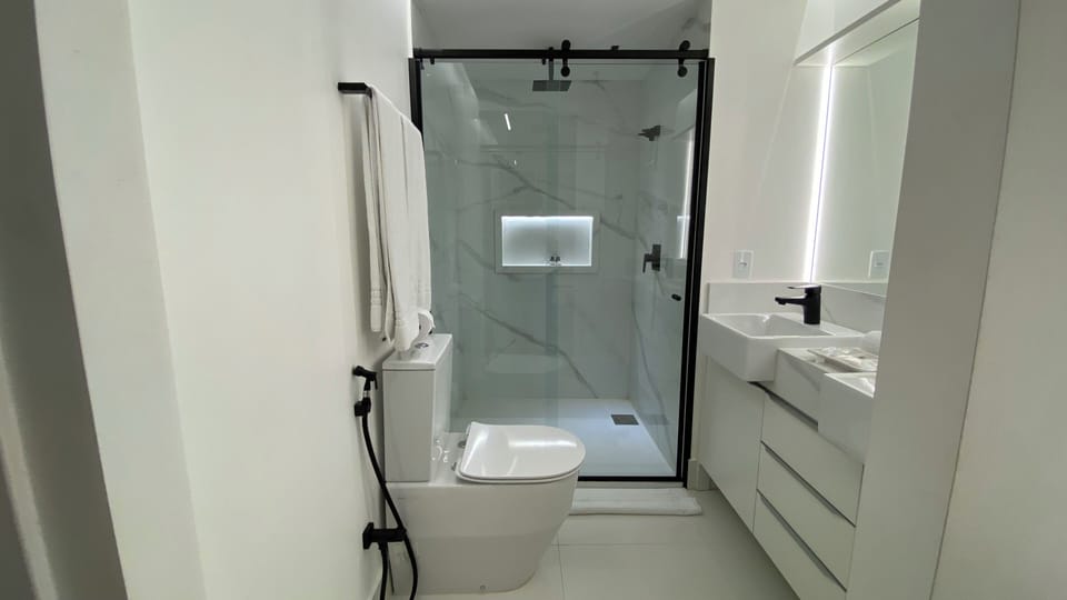 Executive Studio Suite | Minibar, in-room safe, individually furnished, soundproofing